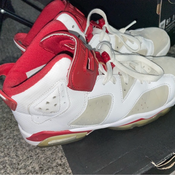 Men's Athletic Shoes - White and Red JORDAN 6s - Picture 1 of 3